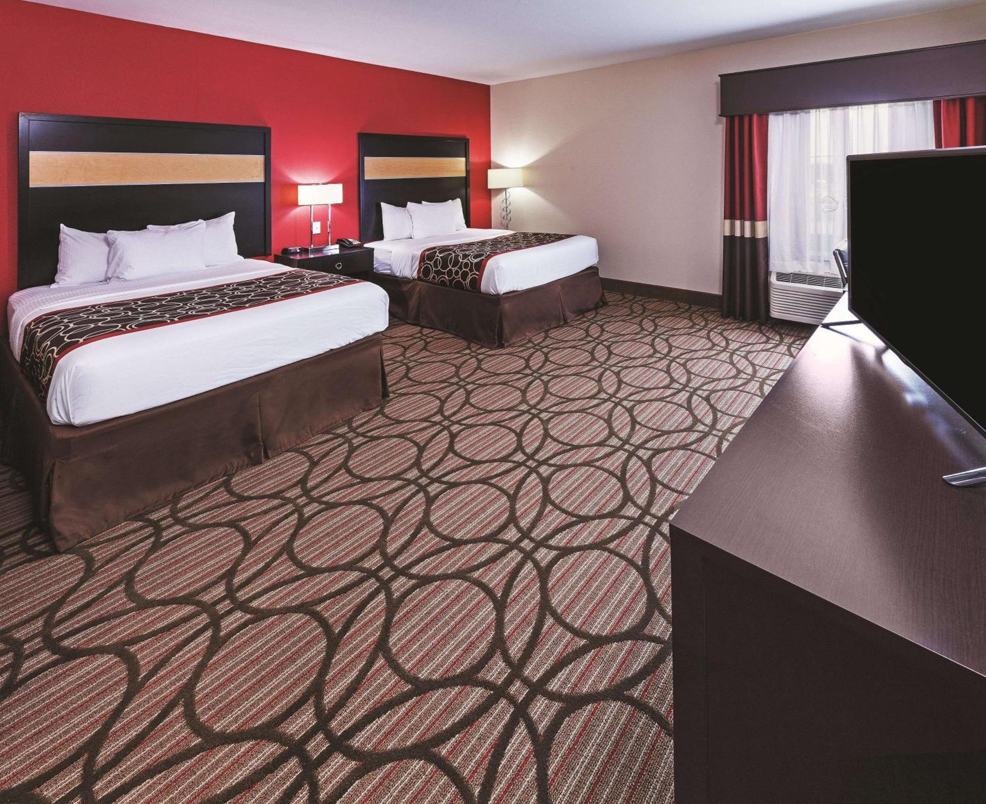 Queen Room with Two Queen Beds and Bath Tub - Mobility/Hearing Accessible - Non-Smoking